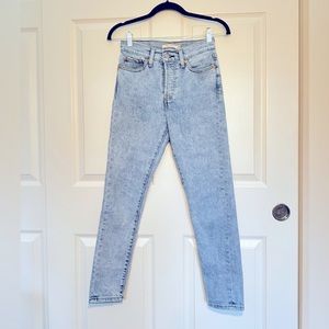 LIKE NEW Levi’s Wedgie Skinny w/ button fly - Size 24 -